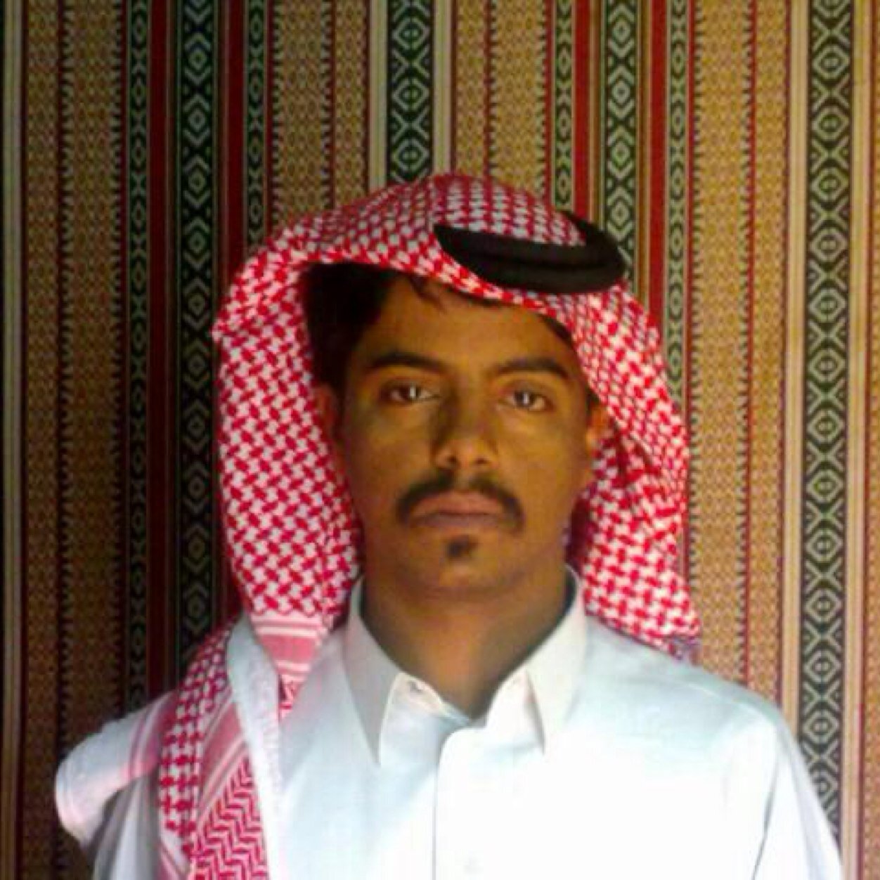 الزمان اللي تحدى قويين العزوم لين مشاها على ود ماهو ودها كل ماكبرت وضاقت على عيال الرخوم نحتزم لأكبر مصيبه وناطى خدها