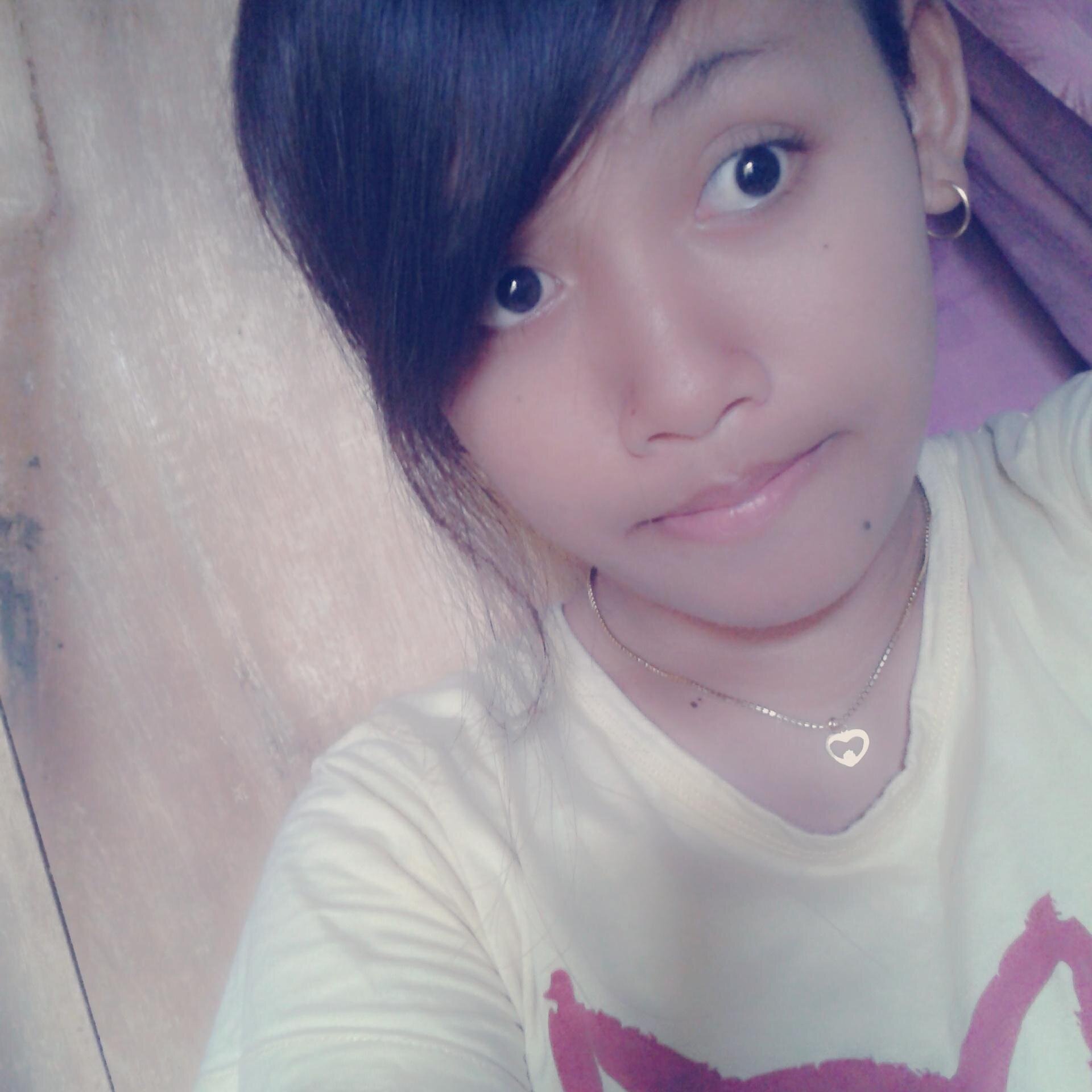 wiwishr|03/11/1998|junior high school 2 KAWUNGANTEN|islam|peace N love;-)fb:wiwis