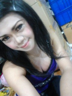 Lebih baik di cintai ♡♥♡ 
Dari pada Mencintai □■□■□■