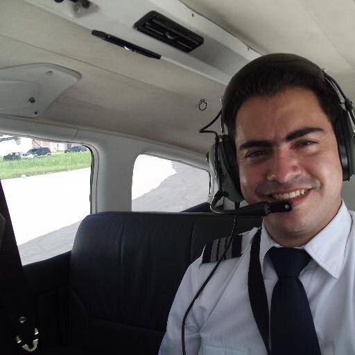 R_Pacas's profile picture. Estudio para cruzar el cielo con alas de metal, para llevar pasajeros de aqui alla, apasionado de la aviacion!, soy un tipo ligero y cerca de Dios