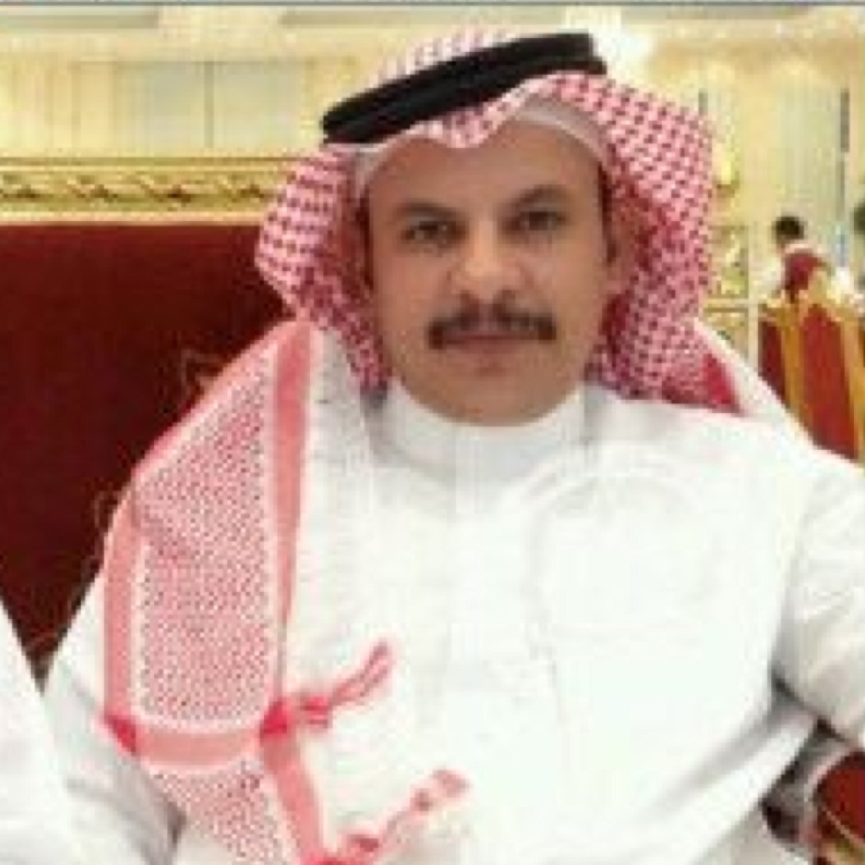 متواضع وبسيط وأحمد الله على النعمه