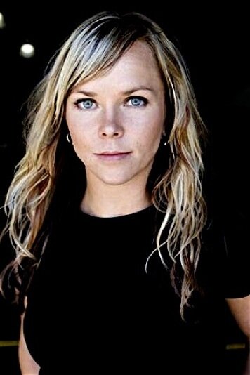 AlyseBuitrago's profile picture. Grey college hoodies ... #Singer #Song-writer #CniPro