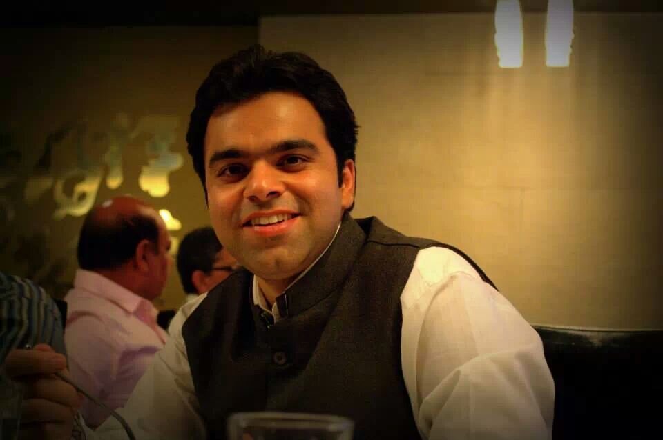 A Business Manager by proffession & real gadget psychi who eat,sleep & breath cricket !