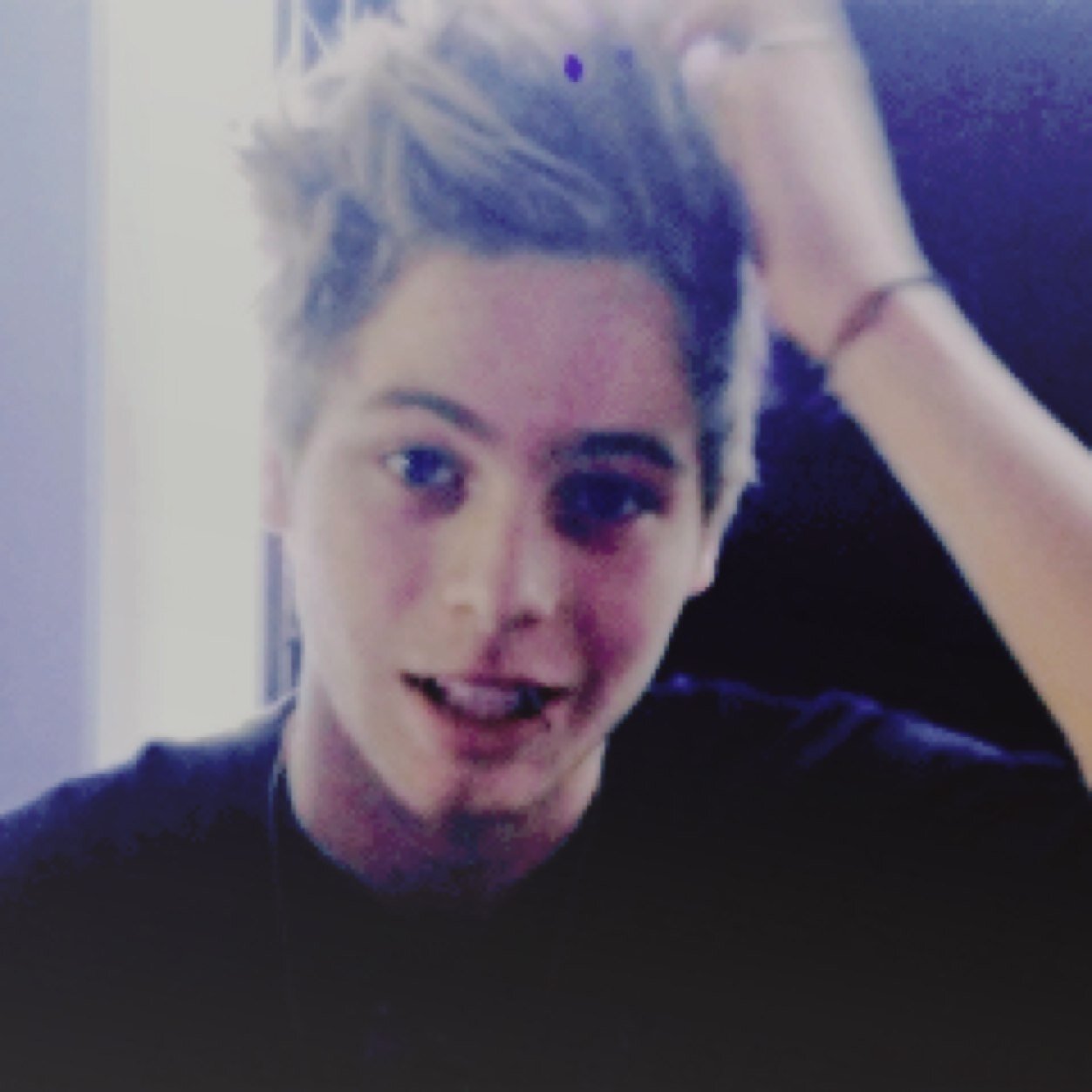Takeyouonthe's profile picture. Free smile follow -@dukeofmuke