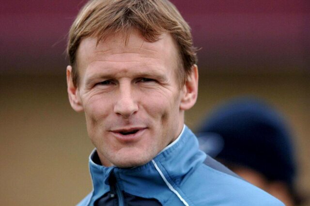 Frustrated former champion trying to show some useless bastards how to score on and off the pitch. #parody #whufc #mufc #england