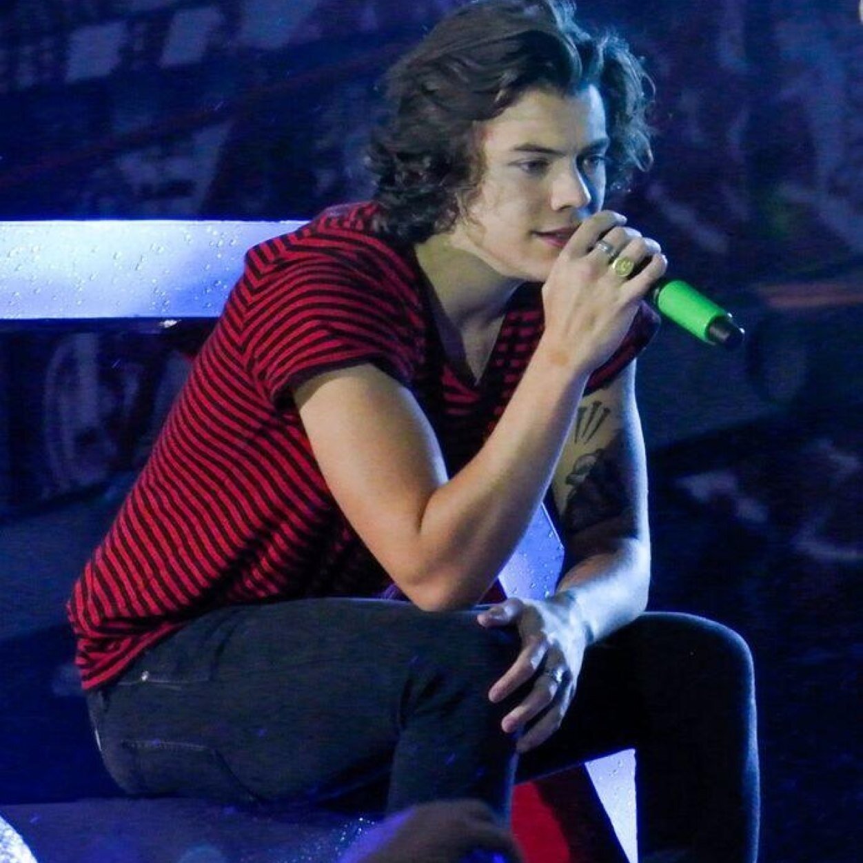 @_narrymcflurry just gave you a free follow so please go follow her and she'll follow back all fan accounts :)