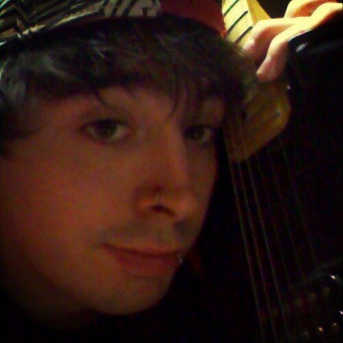 The names Steven, I'm in the process of learning to play guitar, superheroes and anime are my shit. I love music and I'm single.