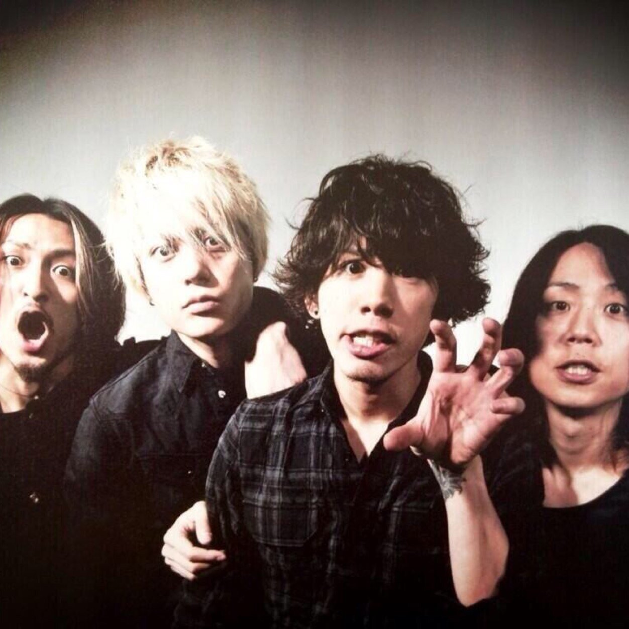 ONE OK ROCKの画像と歌詞などを 随時、更新していきたいと思うので みて良かったと感じた方は是非フォロー お願いします^_^