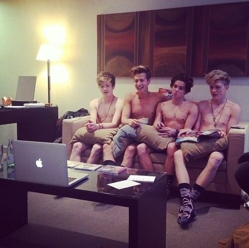 FREE FOLLOW ... PLEASE FOLLOW @TheVampsNat WILL FOLLOW BACK!!!