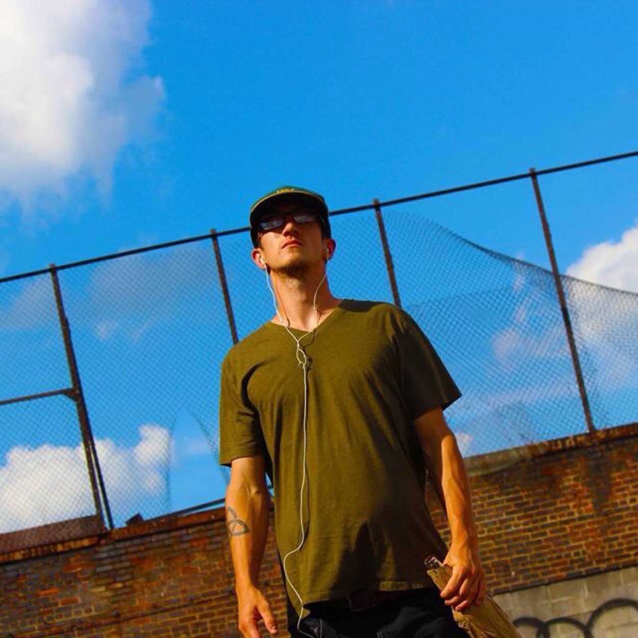 TEOHEM:Founder of Soul-Hop, new genre of music. For booking email tomcrawfish@yahoo.com http://t.co/06pX04t6hc
A positive mind is a winning one.