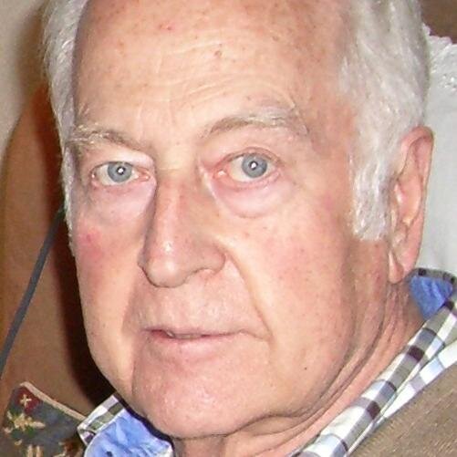 Nací en Jerez-Frontera (7 agosto1938). Criado en Ciudad Real. Alumno Colegio Marianistas. Ingeniero Industrial Madrid 1963. Jubilado. Casado,2 hijos, 2 nietos