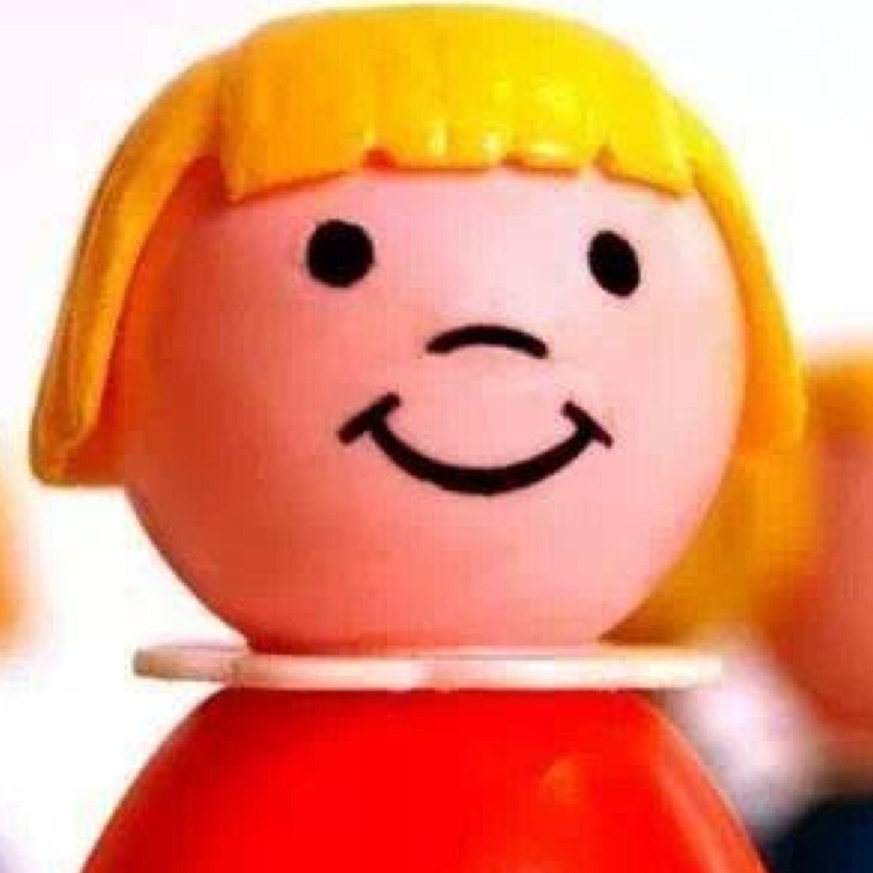 shellylu21's profile picture. I am a teacher, a mom and a geek.