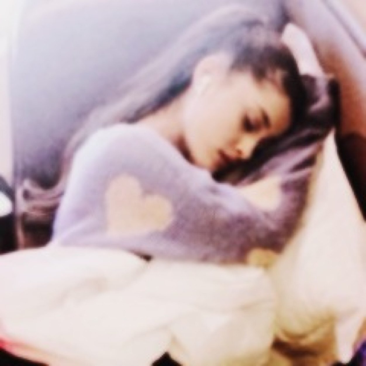 heyitsellej's profile picture. stop.