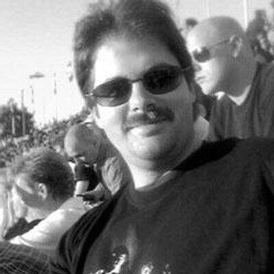 Vater, Nerd mit Hang zu den USA, Kanada und Fotografie. 
USA und Kanada Blog: http://t.co/THV2njL3wT