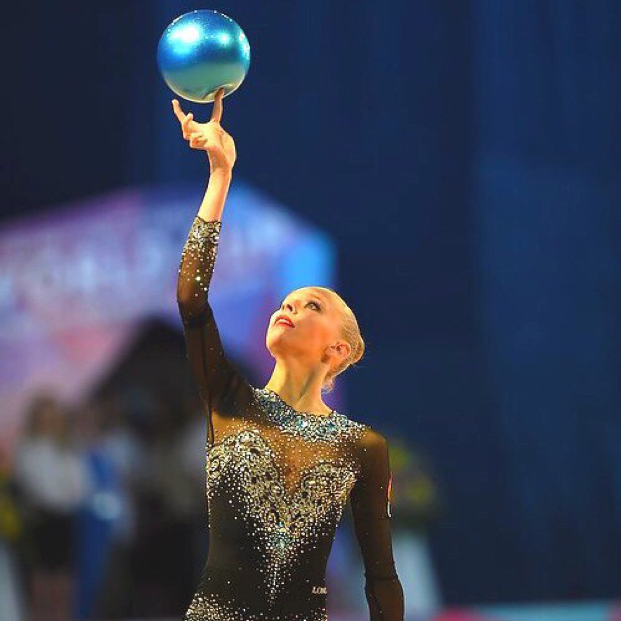 Persigue tus sueños, y ahí donde este el esfuerzo, el empeño y el valor, tendrás tu recompensa, no importa el dolor, ella es gimnasia ritmica.