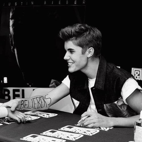 tomlinsonist's profile picture. 