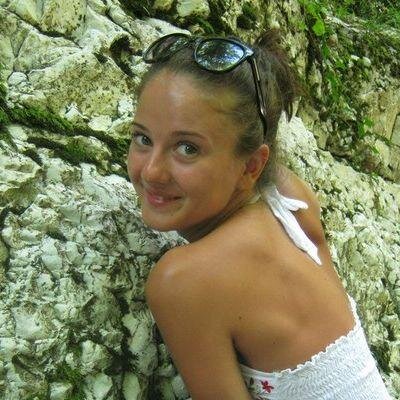 В жизни я очень коммуникабельная. Нравится обмениваться идеями. Стараюсь мыслить свободно.