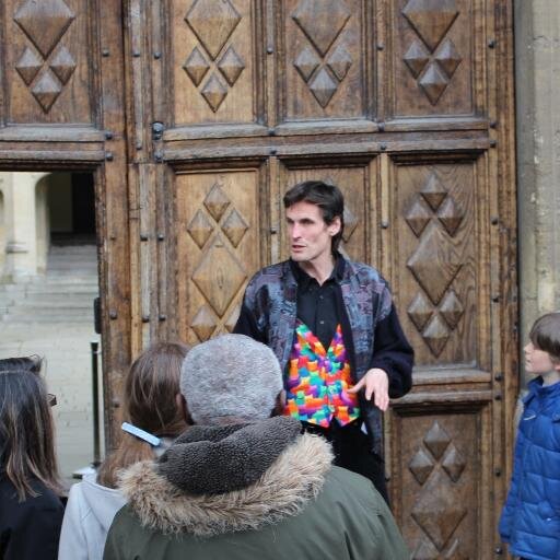 Oxford Time Tours is an innovative, family-friendly, chronological trip through Oxford’s history with a ‘time-traveller’ guide!