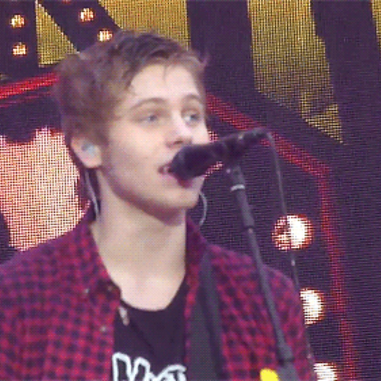 Help you get a dm to luke