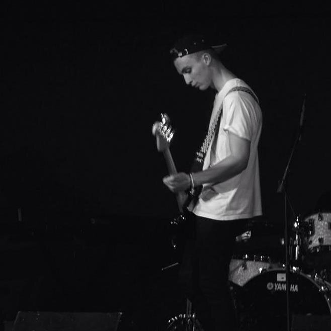 Max_Perry_'s profile picture. watch yourself