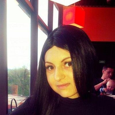 Здрасти всем. Стараюсь мыслить свободно. В жизни я очень коммуникабельная. Нравится обмениваться идеями.