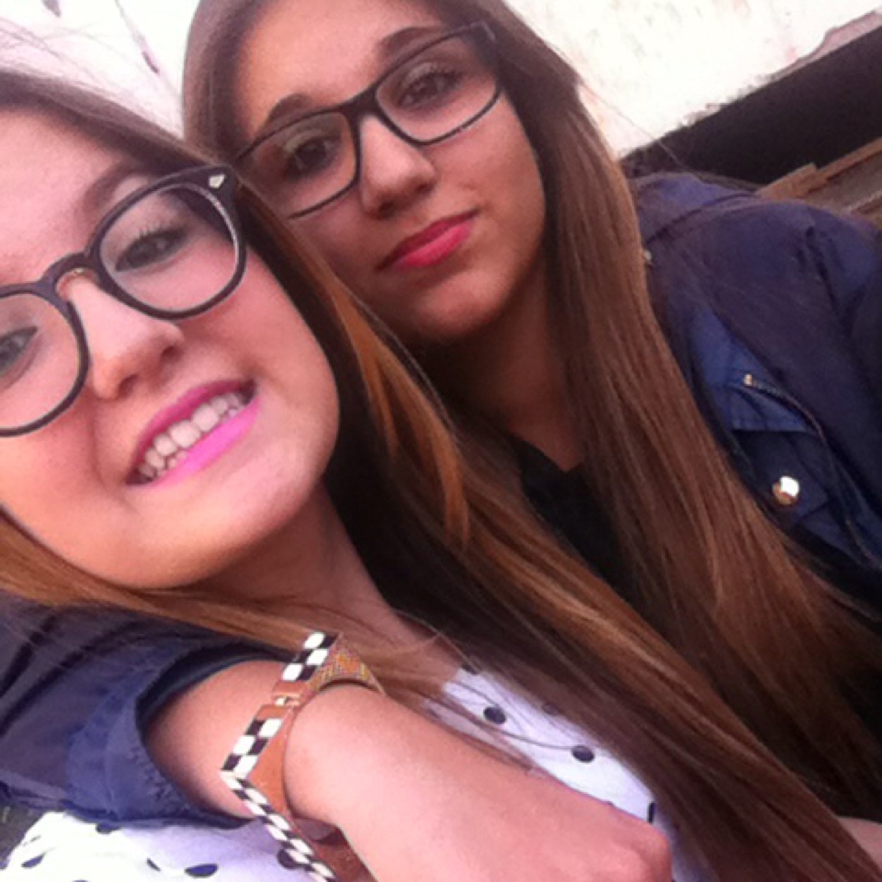 I love my bf she is my oxigen she is my sister
