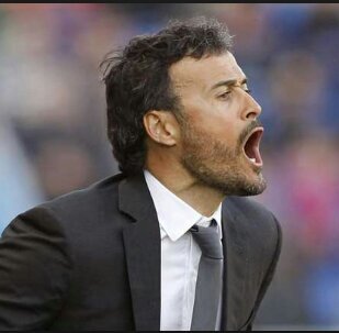 Barcelonista hasta las trancas, antimadridista, revolucion. Amor a messi.