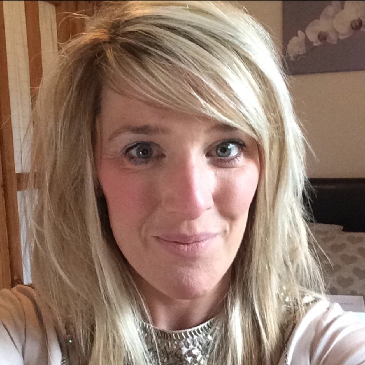 lisajane2812's profile picture. love life cos you've only got one shot at it!!