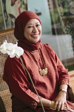 Akun resmi Okke Hatta Rajasa - Ketua dari organisasi PPPH (Perempuan Pendukung Prabowo Hatta) - Istri dari Cawapres Hatta Rajasa.