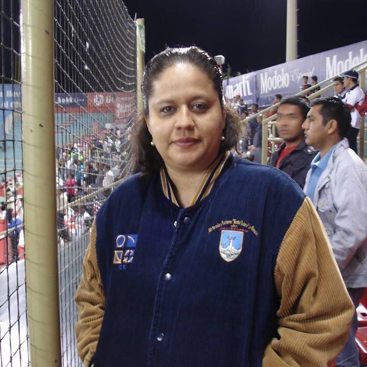 Científica de la Educación, Scout de corazón, apasionada del Beisbol y madre de 1 adorable-adolescente