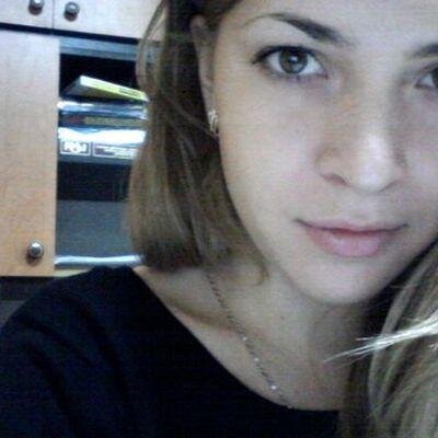 Здравствуйте. Я очень коммуникабельная в жизни. Люблю говорить с людьми. Хочу думать беззаботно. Живу в прекрасном городе.