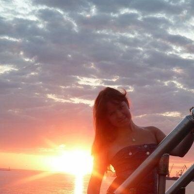 Хочу думать беззаботно. Люблю говорить с людьми. Я очень коммуникабельная в жизни. Живу в прекрасном городе.
