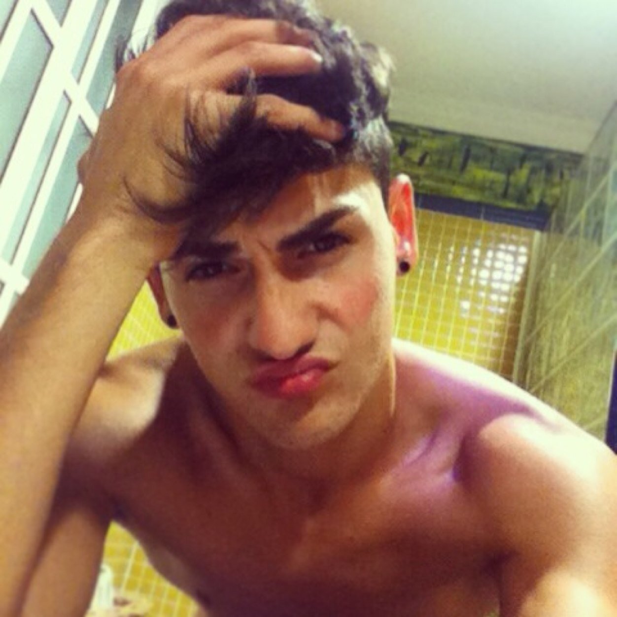Sonrisas que enamoran junto a Besos que enloquecen FRASES//Aficionado a las MoToS de Agua! ^ Instagram juanmii1 lobiito