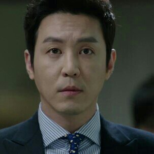 140406~ / 3월 5일 SBS 수목 방송 쓰리데이즈 김도진(40대 후반) 패러디 계정(최원영 분) / 재신 그룹 회장 / 시점은 이동휘 대통령 저격 전 / 맞팔은 멘션시에만