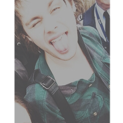 readbio41280269's profile picture. ☮ •hii cutie, could you please follow @daintyiero it would mean a lot (if you already follow me there thank you ily) and ask for a dm to michael if you want• ☮