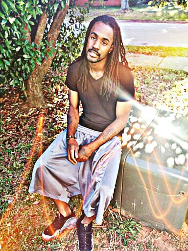 MARRIED 2 THA STREETS.....DEFINITION OF YOUNG N THUGGIN...BOUT A DOLLAR...ND BOUT DAT LIFE!!!