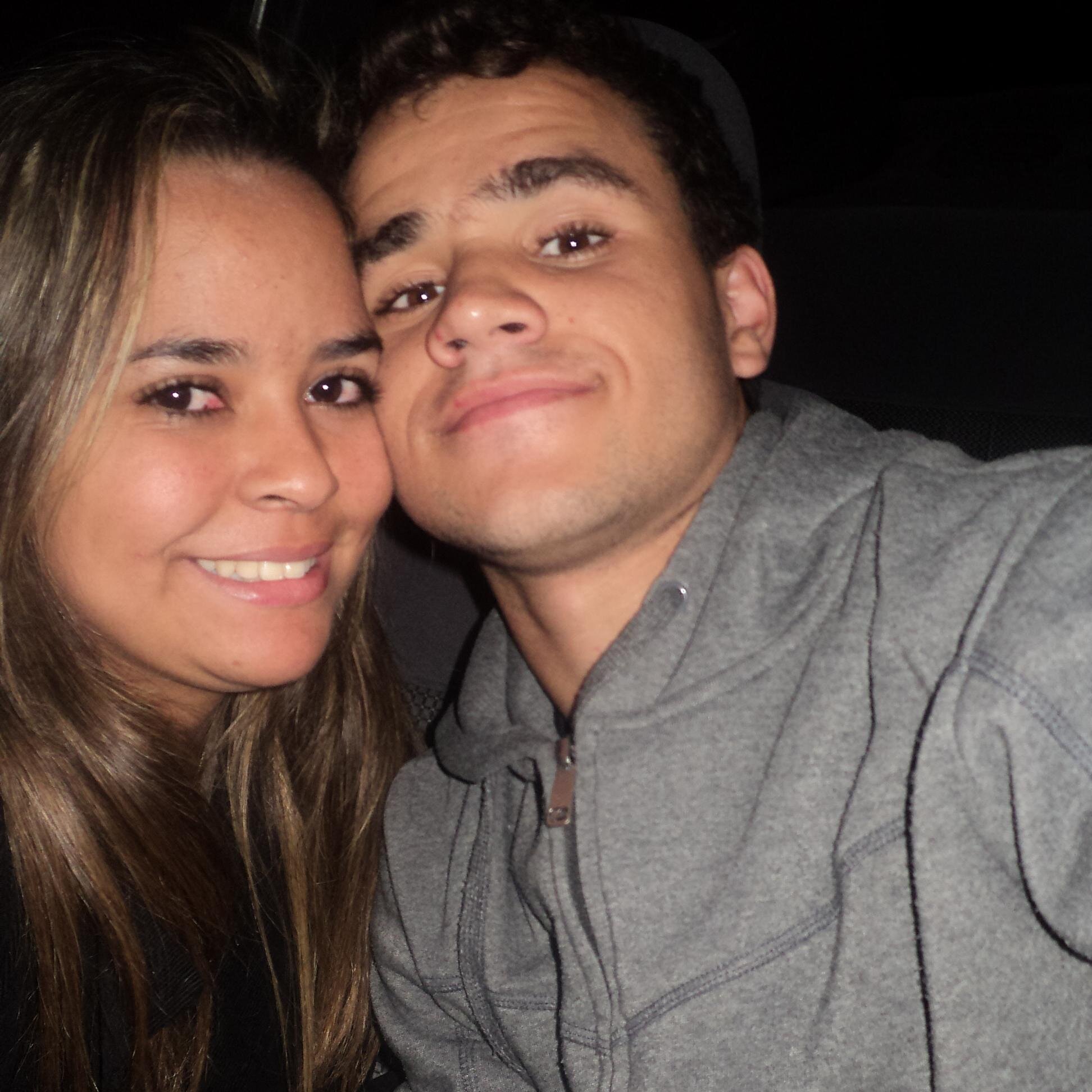 sou uma menina meiga adoro fazer novas amizade *-*