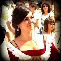 AnnaelleMans's profile picture. Comédienne, cascadeuse, escrime scénique, jonglerie de feu !