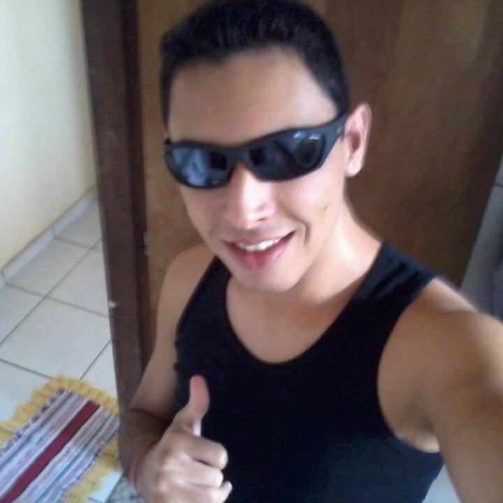 soou um cara que fais a diferença i e super gente boa pode cre :))