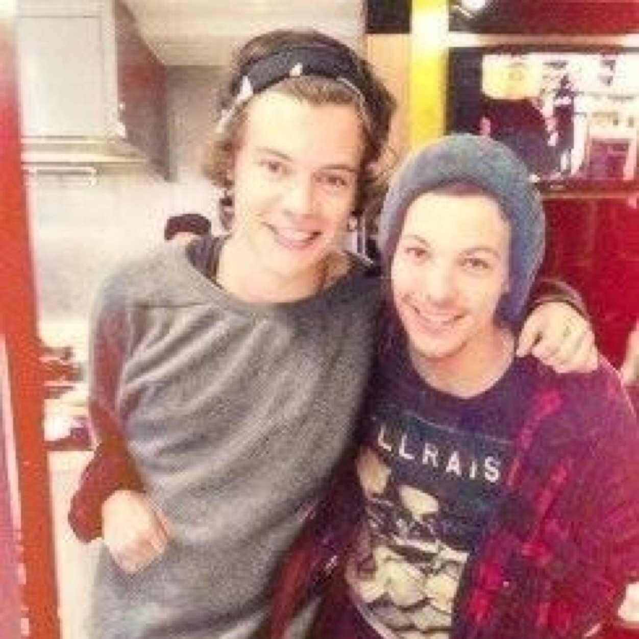 Free follow from @narryinsist , she follows back. || follow limit this acc):