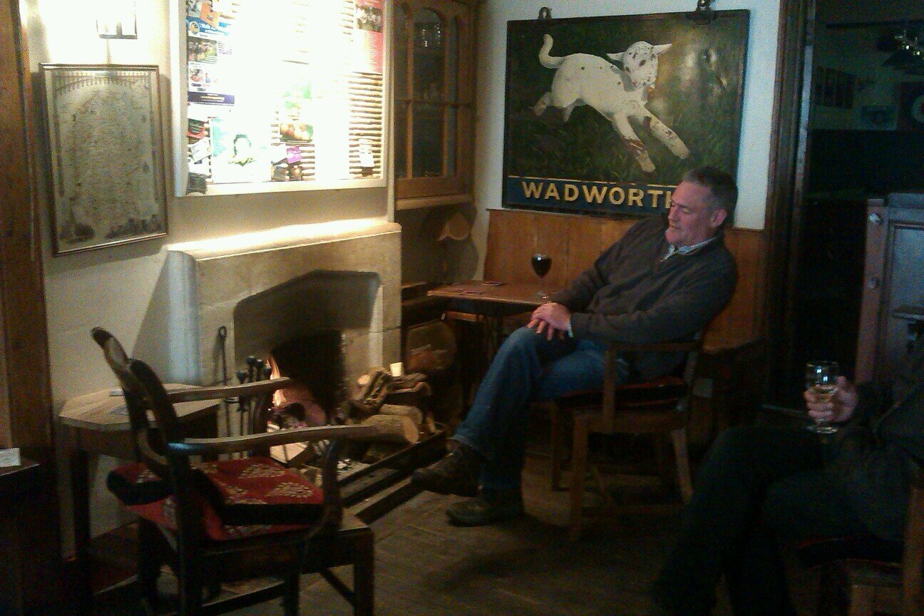 Live music every Friday & Saturday. We have two darts teams, two Pool teams, a quiz team, a Rifle team and a Folk Club every Monday.