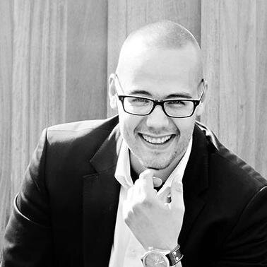 Communicatieve, empathische, commerciële semi-nerd | Founder in1week.nl, 2tpt.nl, socialeredactie.nl, simpel-webhosting.nl | Analytisch, gedreven, Online ROI