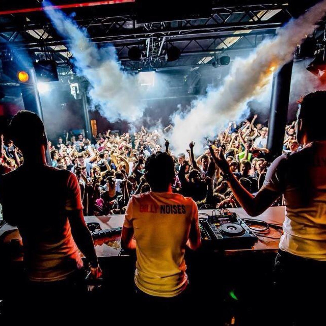 Young DJs and Producers from Switzerland!
Booking requests: dilly.noises@gmx.ch