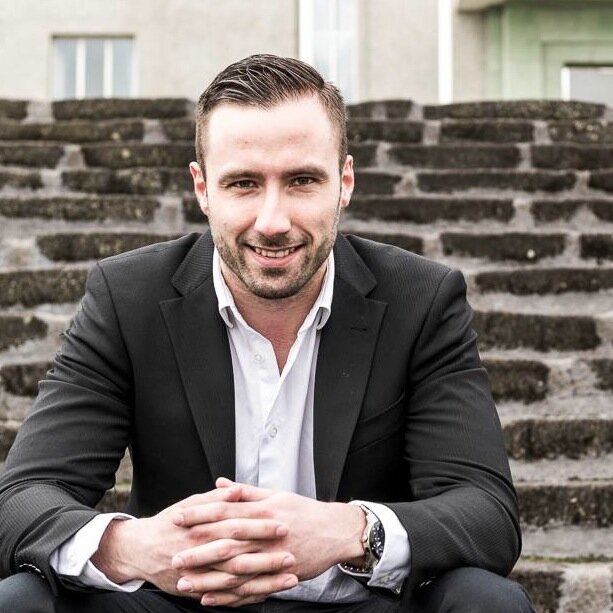 Sales and marketing professional, blogger, football fanatic, personal development enthusiastic