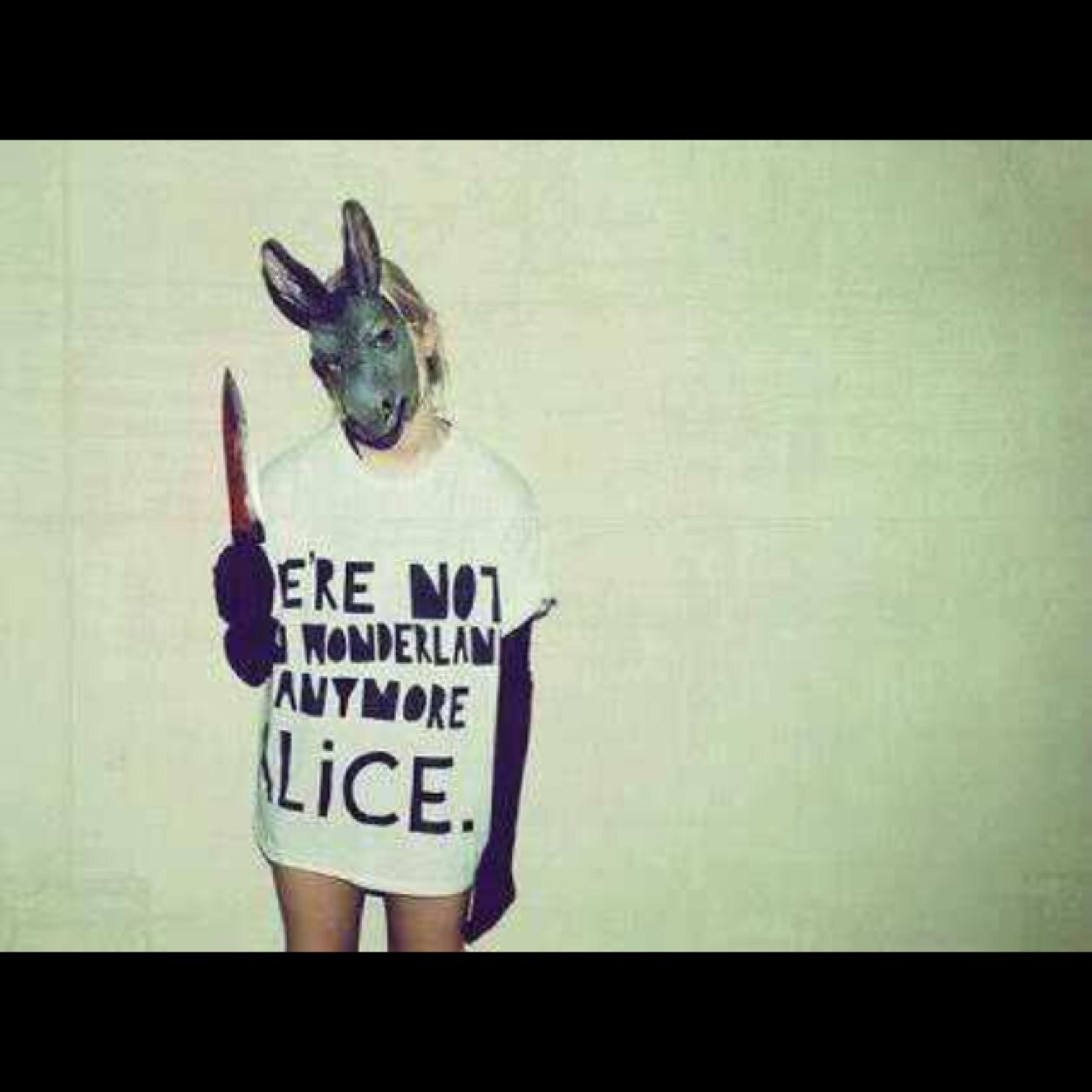 stuck in a nightmare. {paranoïd}