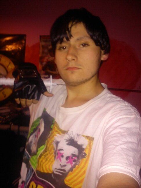 Hi my name is James i like watching anime and playing video games thats it really sorry