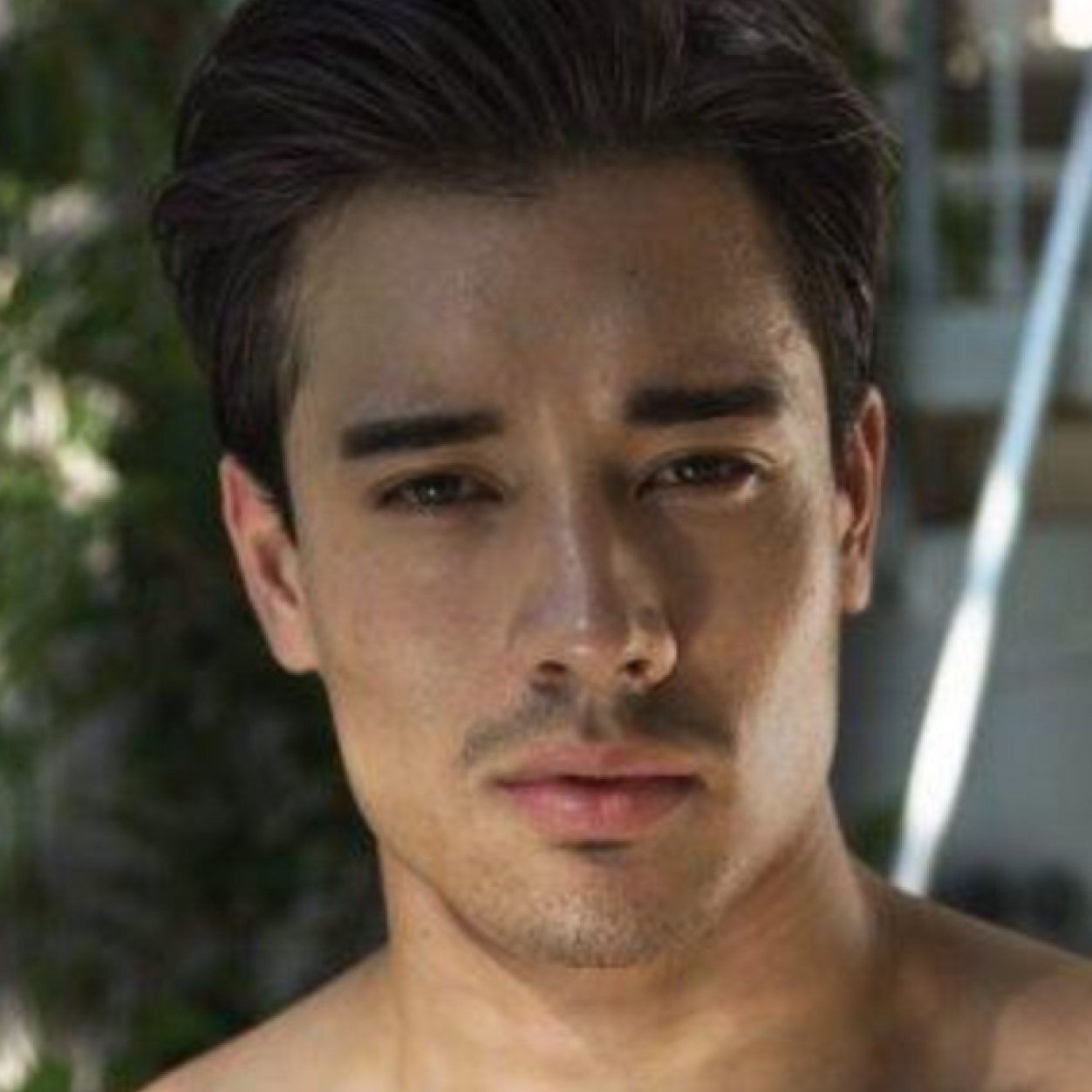 controledge102's profile picture. 