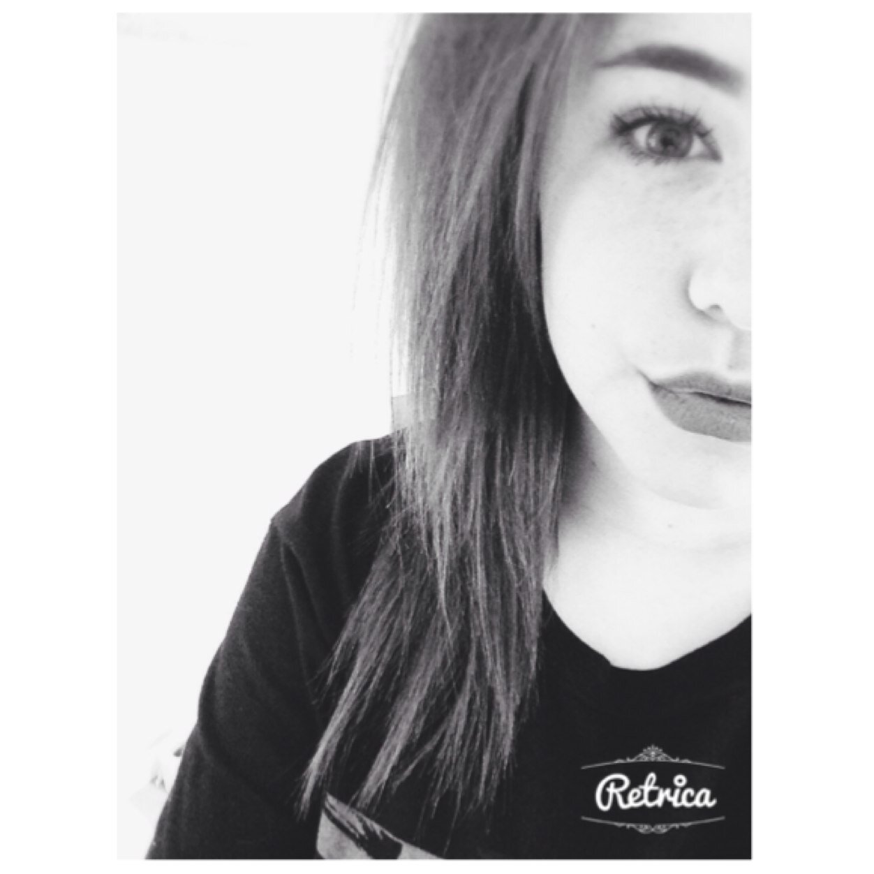 cheasman_chloe's profile picture. basically this society is fucked xo