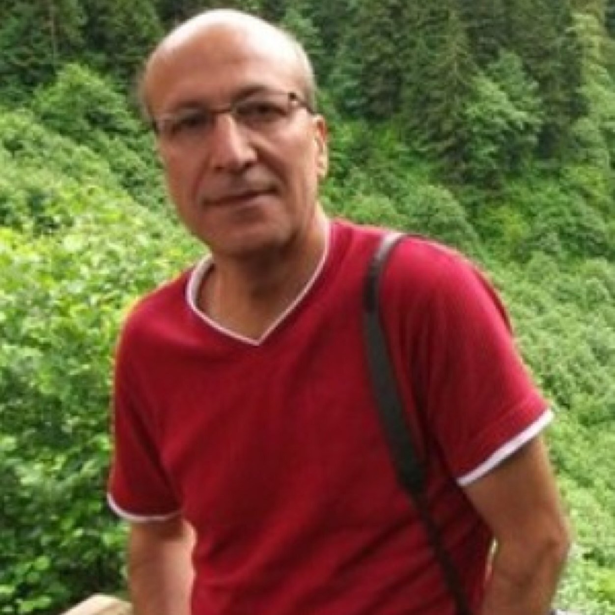 Muhasebecilik yapar Türkiye-Bursa'da yaşar