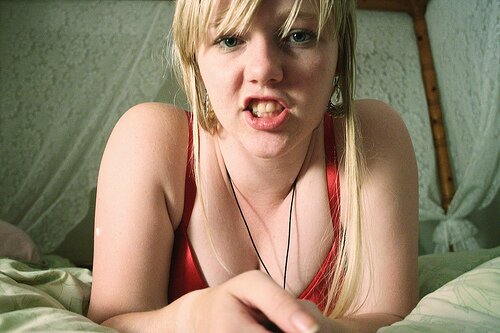 rarabarcena808's profile picture. Aldreyer forever... Amor? Amor es quedarse dormido con el celular en la mano, esperando por su mensaje.